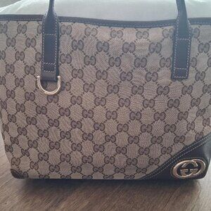 Gucci Made in Italy Sherry line w/ large gold tone GG on lower side of tote